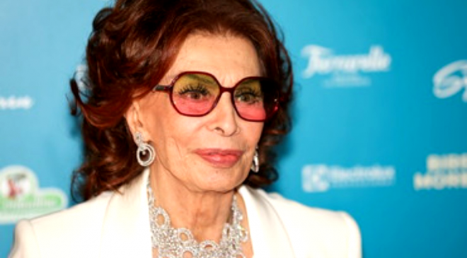 İtalyan oyuncu Sophia Loren hastaneye kaldırıldı