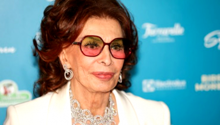 İtalyan oyuncu Sophia Loren hastaneye kaldırıldı